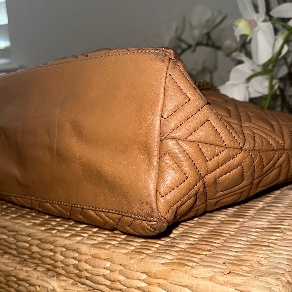 Tory Burch | Quilted Marion Shoulder Tote Bag | Brown - Picture 4 of 6